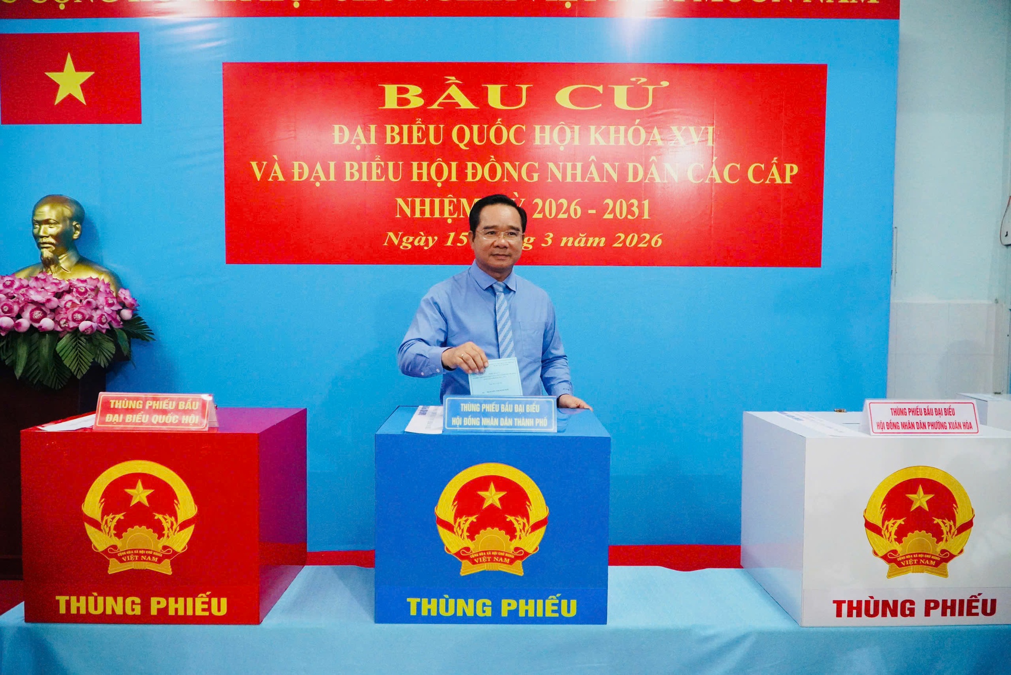 Hình ảnh lãnh đạo, nguyên lãnh đạo Đảng, nhà nước, TPHCM đi bầu cử - Ảnh 10.