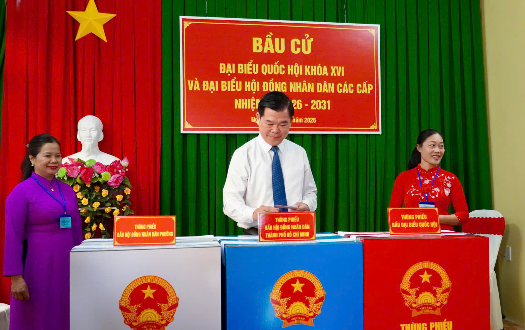 Hình ảnh lãnh đạo, nguyên lãnh đạo Đảng, nhà nước, TPHCM đi bầu cử - Ảnh 9.