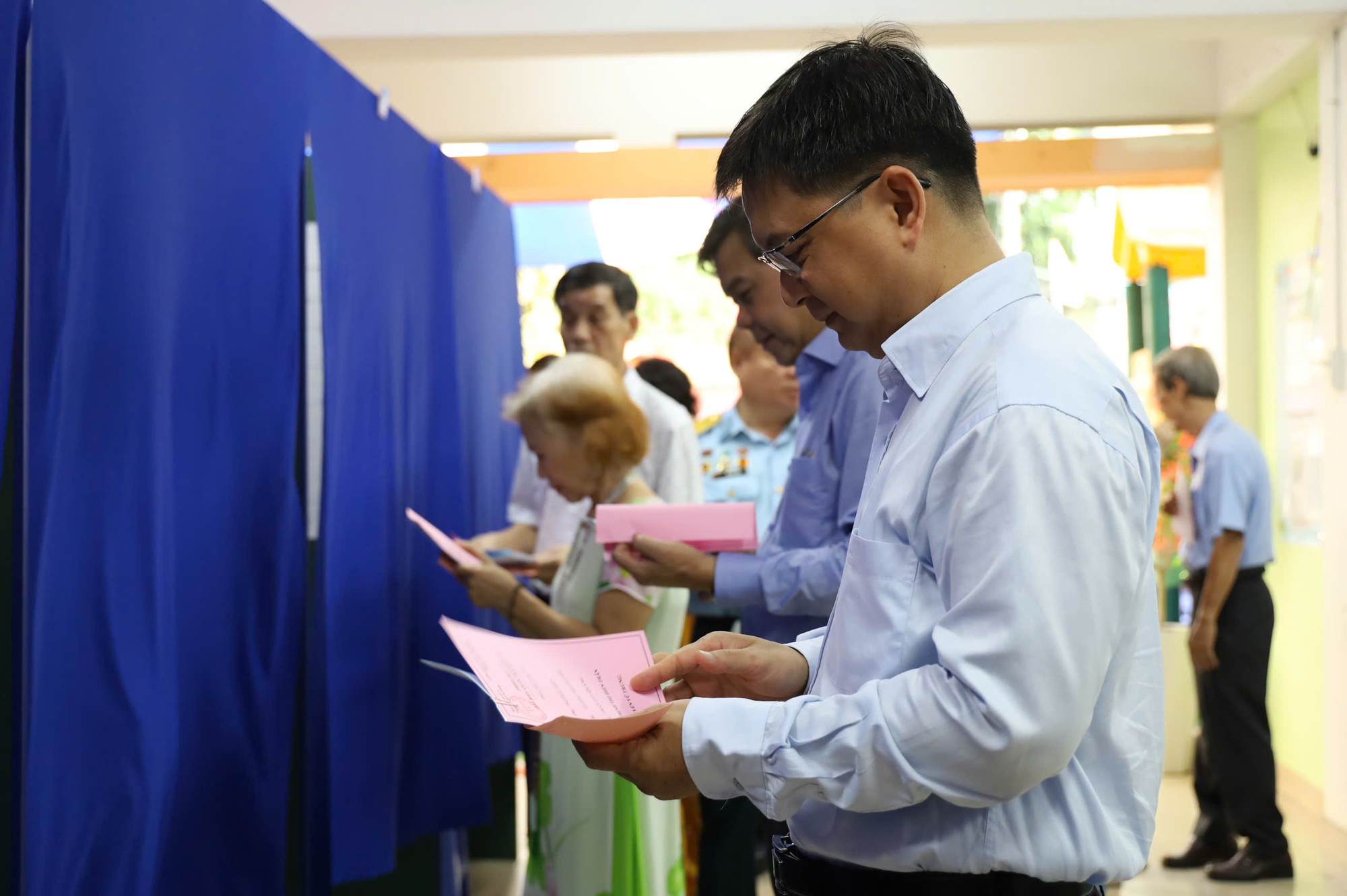 Hình ảnh lãnh đạo, nguyên lãnh đạo Đảng, nhà nước, TPHCM đi bầu cử - Ảnh 18.