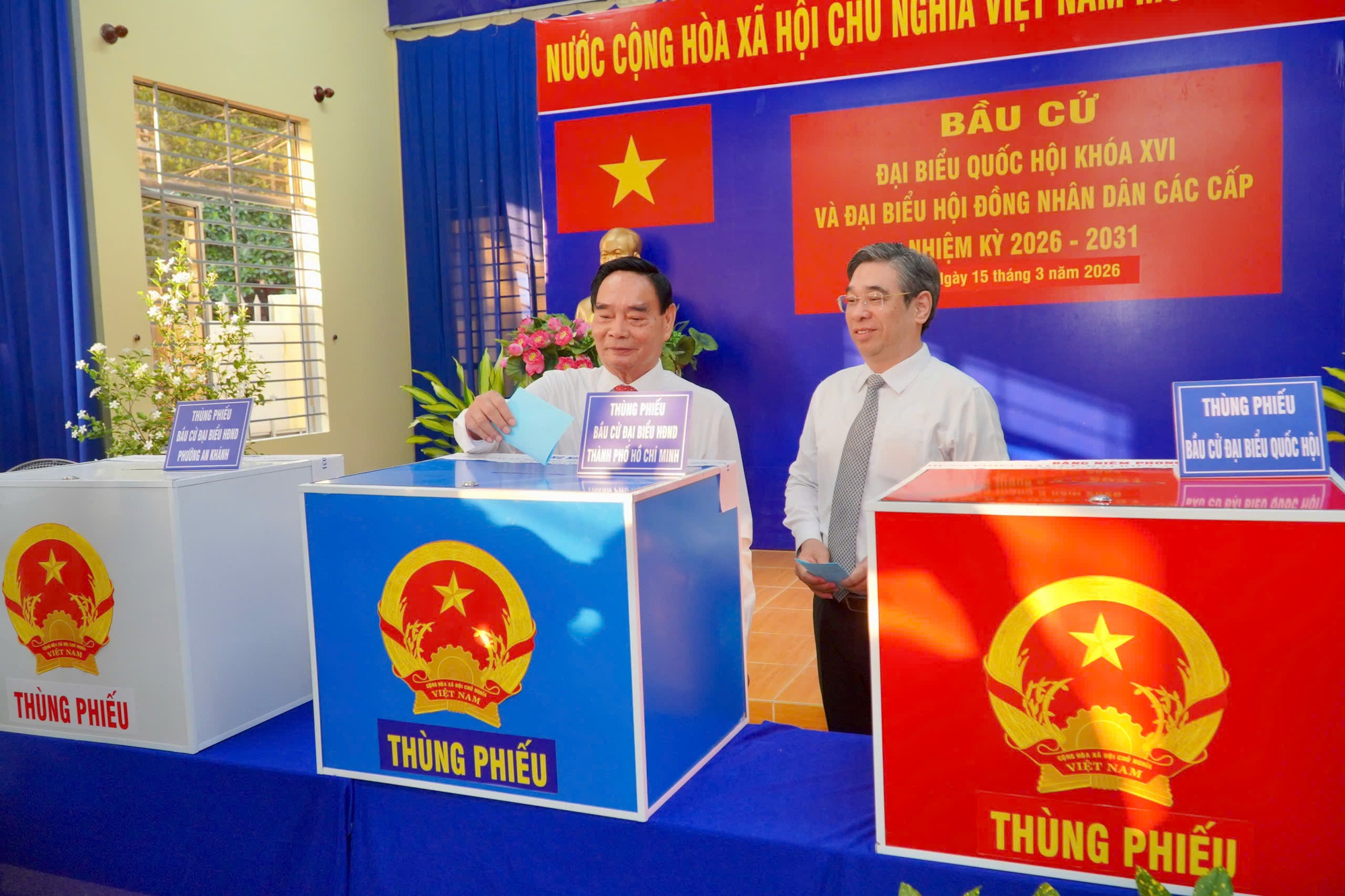 Hình ảnh lãnh đạo, nguyên lãnh đạo Đảng, nhà nước, TPHCM đi bầu cử - Ảnh 8.