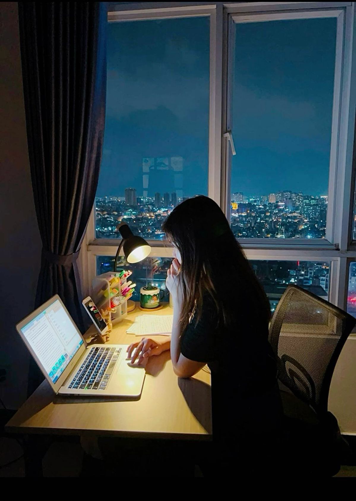 Làm việc 10 tiếng/ngày, 6 ngày/1 tuần: Chẳng lẽ chúng ta cứ sống thế này đến hết đời sao?- Ảnh 2.