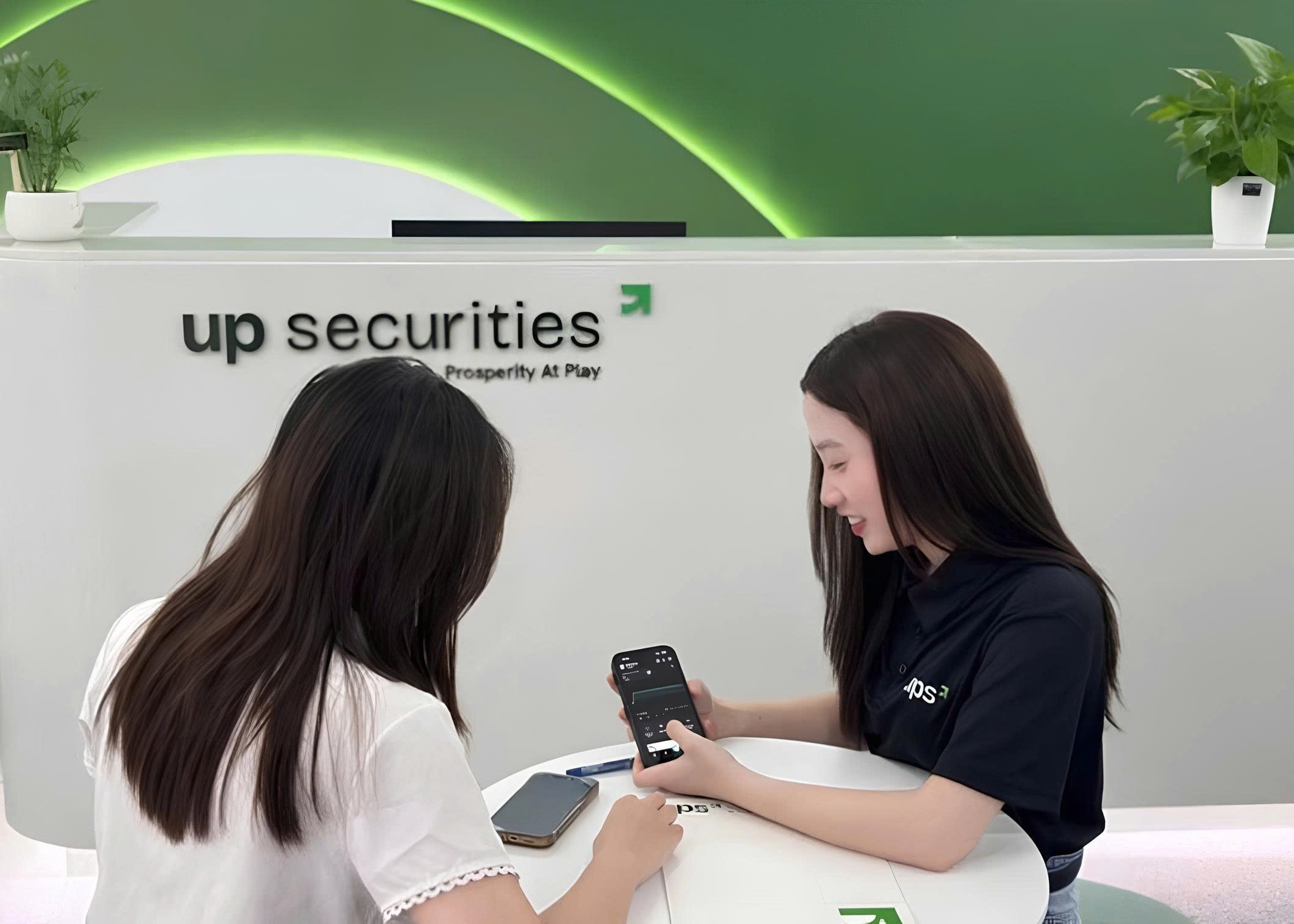 Hơn 32 triệu cổ phiếu của Chứng khoán UP được chấp thuận niêm yết trên UPCoM- Ảnh 1. Hơn 32 triệu cổ phiếu của Chứng khoán UP được chấp thuận niêm yết trên UPCoM- Ảnh 1.