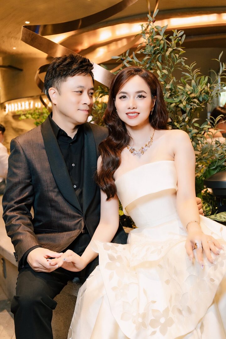 10 năm hôn nhân của 'đạo diễn trăm tỷ' Victor Vũ và bà xã hoa khôi Tây Đô- Ảnh 7.