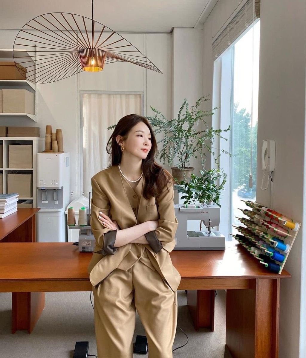 Dân văn phòng đi làm 10 năm, lương bao nhiêu mới được coi là không thấp?- Ảnh 2.