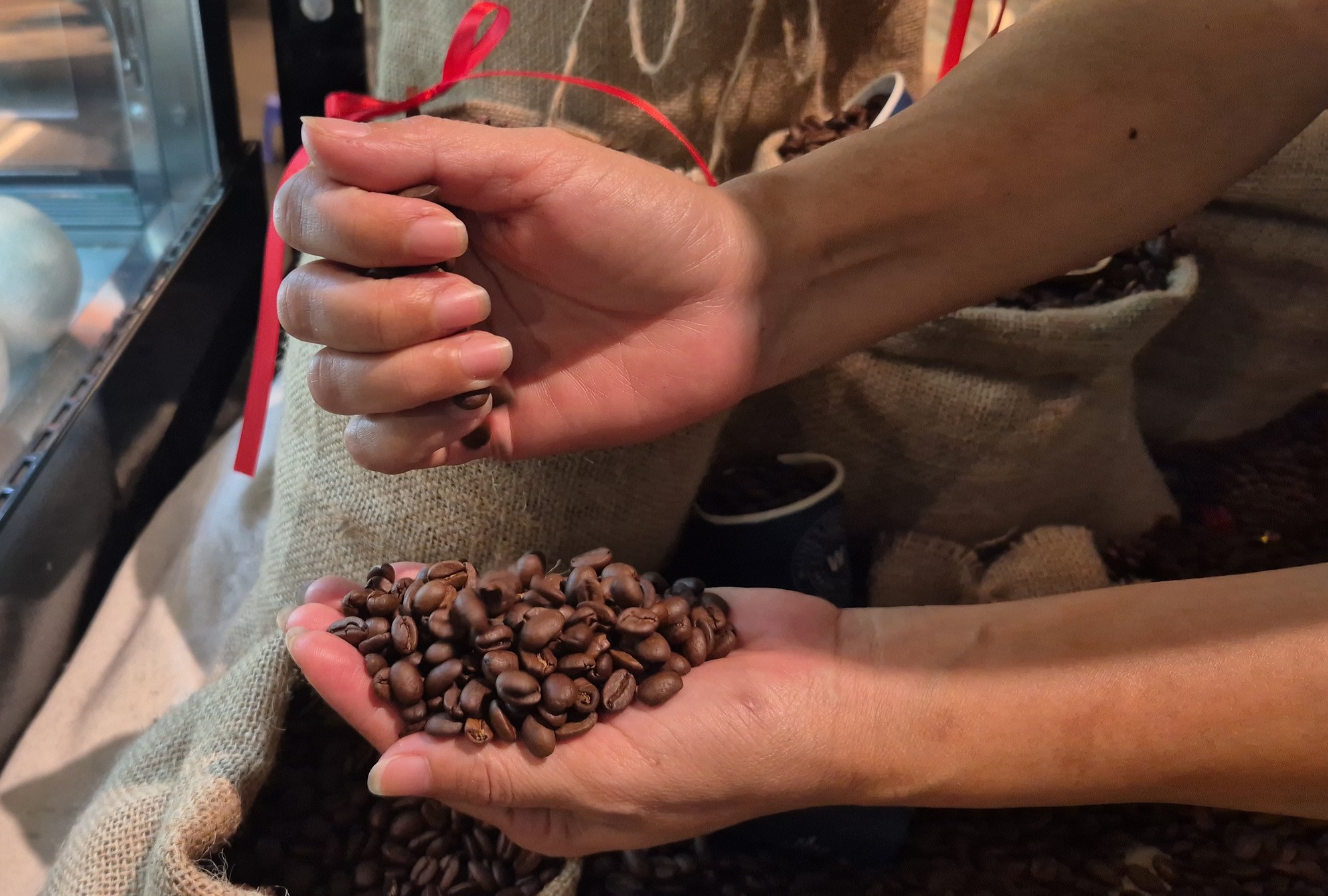 Giá cà phê hôm nay 15 - 3: Robusta thay thế Arabica với xu hướng giảm giá - Ảnh 3. Giá cà phê hôm nay 15 - 3: Robusta thay thế Arabica với xu hướng giảm giá - Ảnh 3.