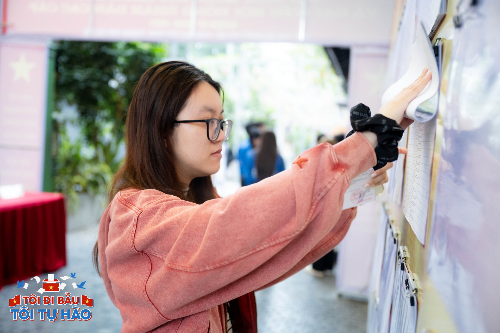 18 tuổi lần đầu đi bầu cử: Dậy từ 5h sáng vì hồi hộp, thấy bản thân "trưởng thành trong chớp mắt"- Ảnh 1.