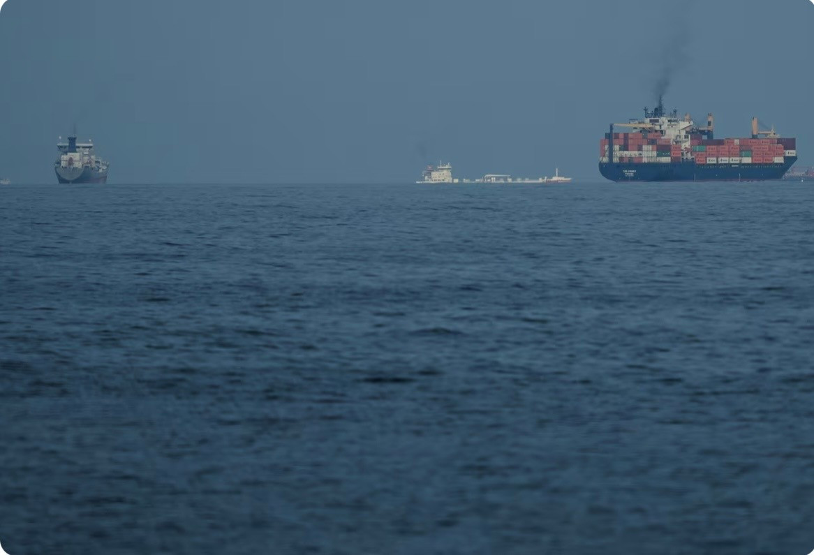 Trung Quốc và Anh phản hồi sau khi Tổng thống Mỹ Trump kêu gọi các nước hộ tống tàu qua eo biển Hormuz- Ảnh 1.