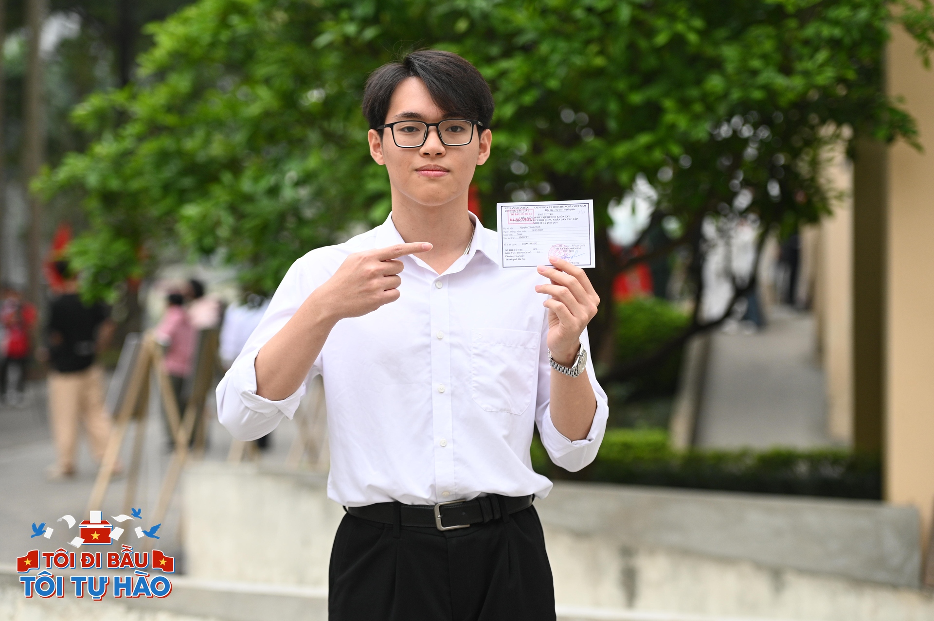 18 tuổi lần đầu đi bầu cử: Dậy từ 5h sáng vì hồi hộp, thấy bản thân "trưởng thành trong chớp mắt"- Ảnh 13.