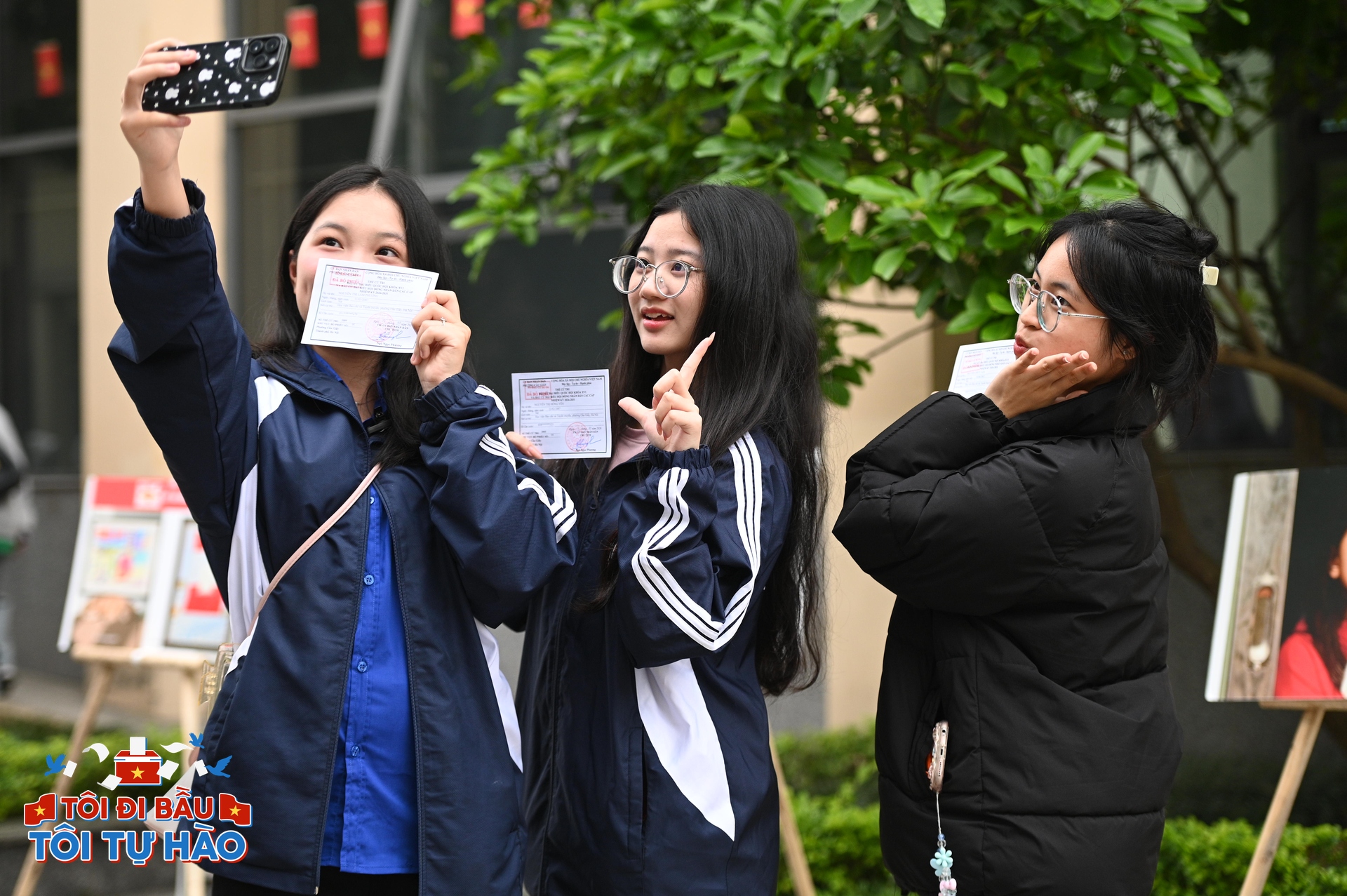 18 tuổi lần đầu đi bầu cử: Dậy từ 5h sáng vì hồi hộp, thấy bản thân "trưởng thành trong chớp mắt"- Ảnh 12.