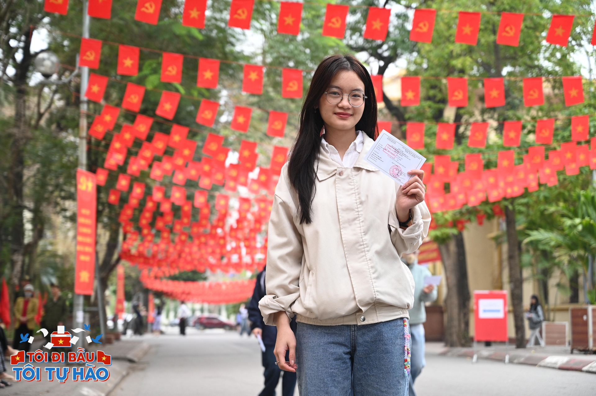 18 tuổi lần đầu đi bầu cử: Dậy từ 5h sáng vì hồi hộp, thấy bản thân "trưởng thành trong chớp mắt"- Ảnh 4.