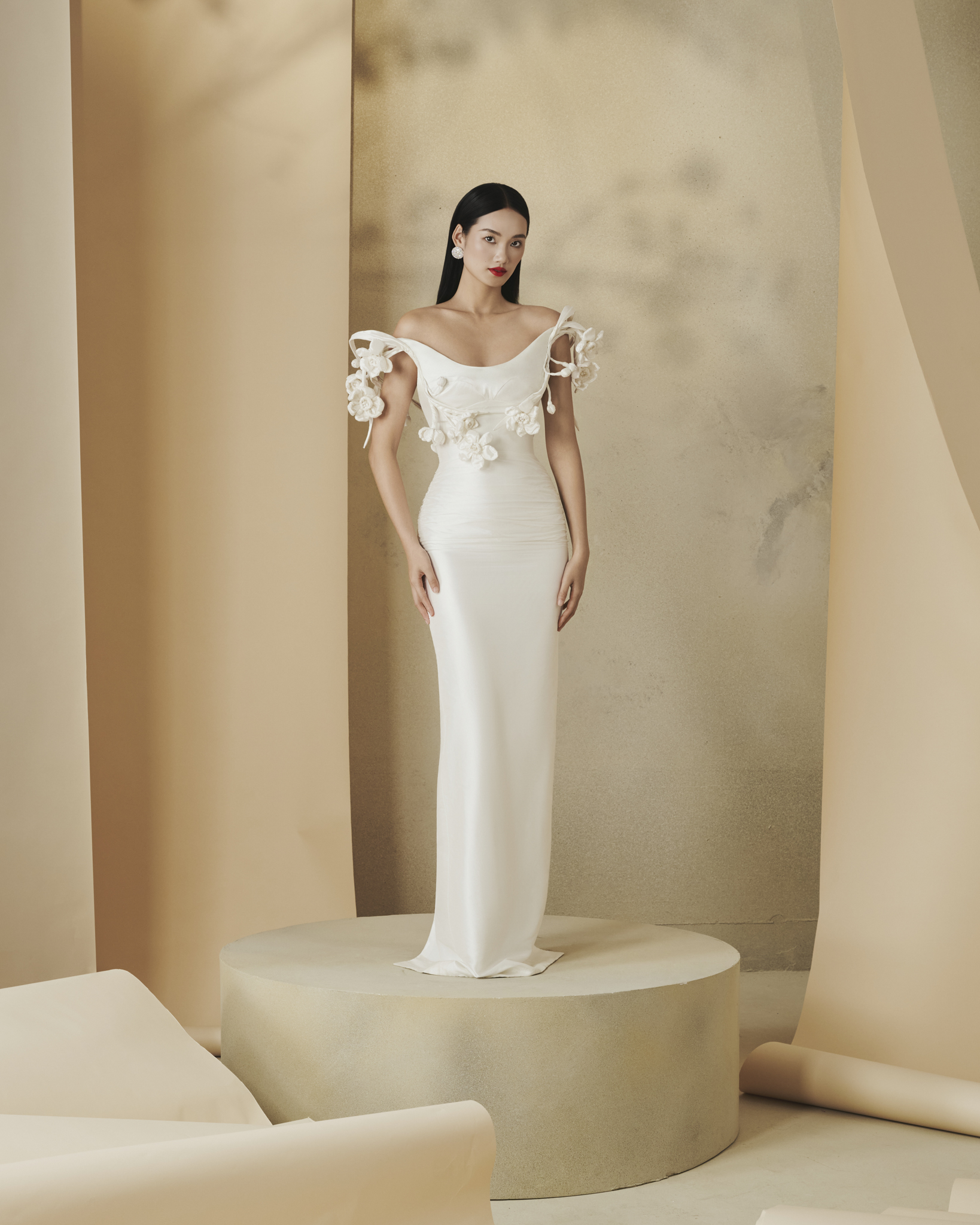 NTK Nguyễn Phúc Tuấn tôn vinh văn hoa Huế và lụa Việt - Ảnh 2.