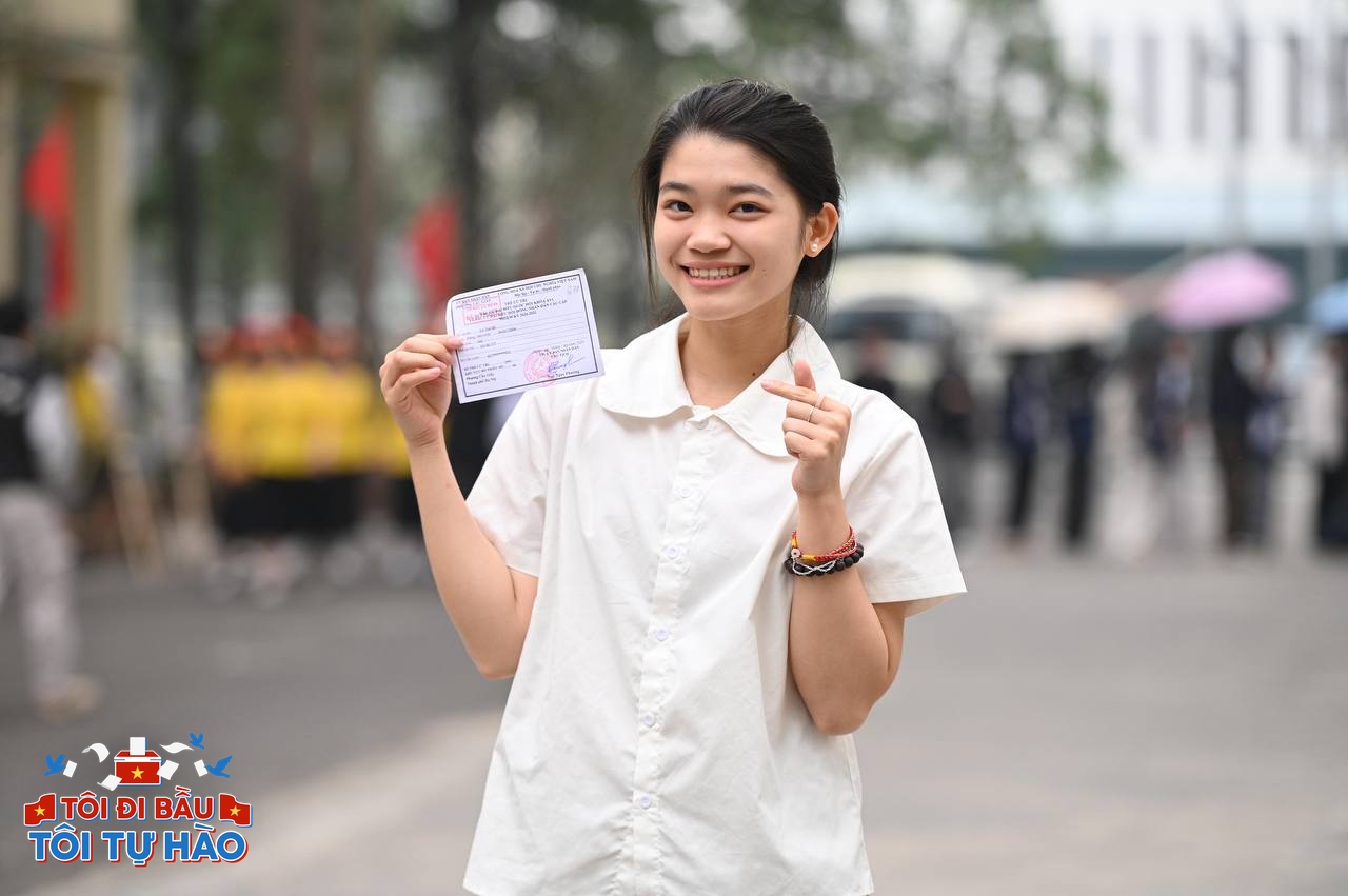 18 tuổi lần đầu đi bầu cử: Dậy từ 5h sáng vì hồi hộp, thấy bản thân "trưởng thành trong chớp mắt"- Ảnh 10.