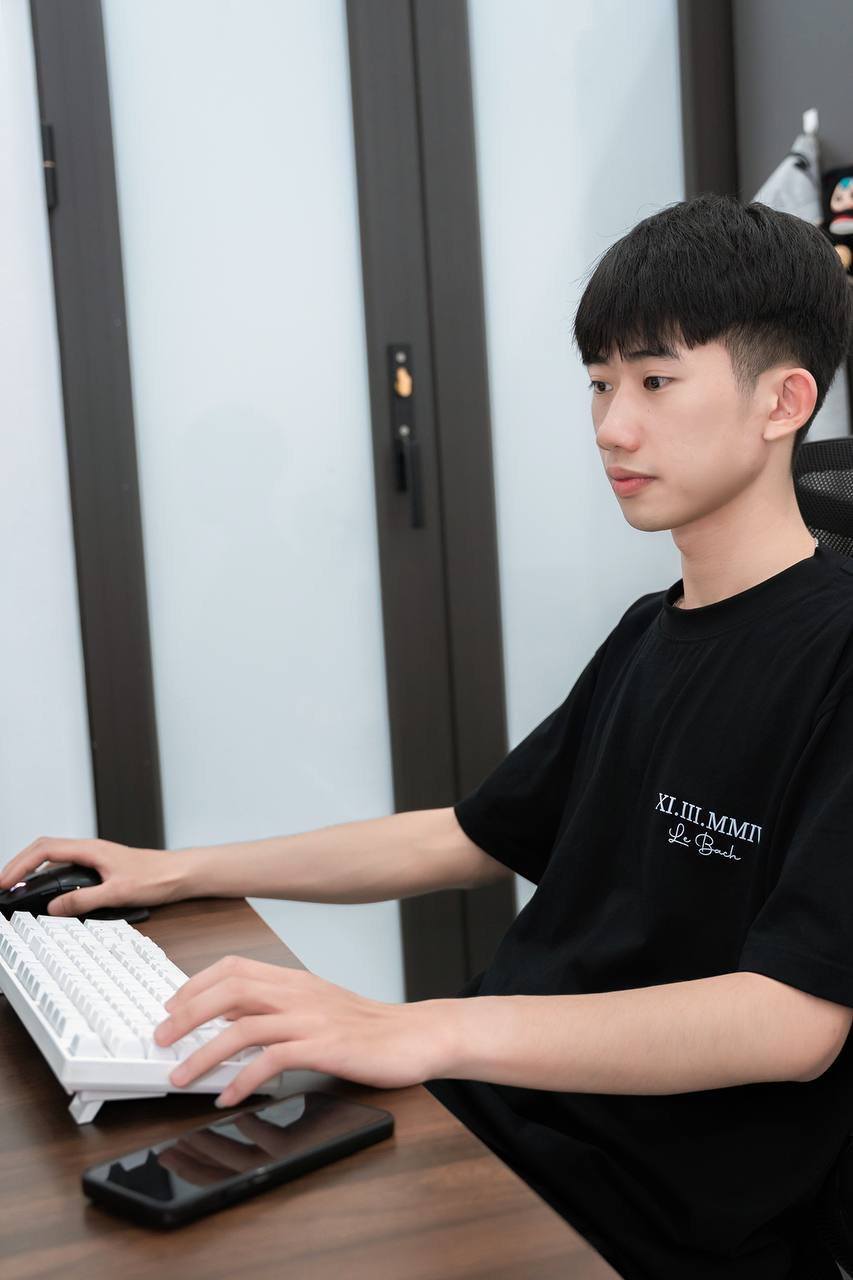 "Cao nhân" Lê Bách lần đầu lộ diện, tiết lộ hậu trường những pha "cứu ảnh" viral khắp Threads- Ảnh 5.