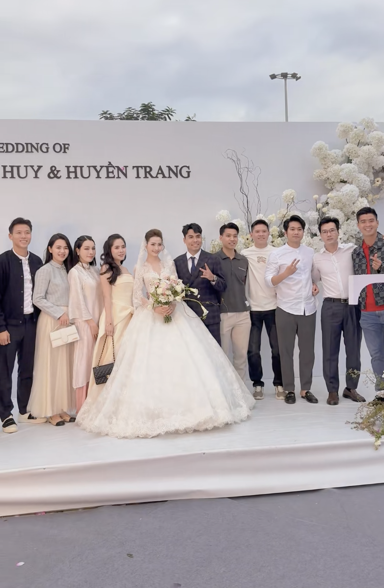 "Cam thường" bóc nhan sắc thật bạn gái "trâm anh thế phiệt" của Vũ Văn Thanh, đứng cạnh Hoa khôi đại học Vinh càng lộ rõ khác biệt- Ảnh 1.
