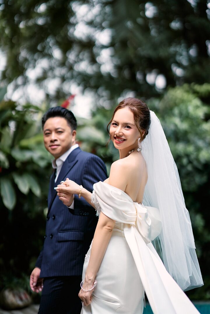 10 năm hôn nhân của 'đạo diễn trăm tỷ' Victor Vũ và bà xã hoa khôi Tây Đô- Ảnh 11.