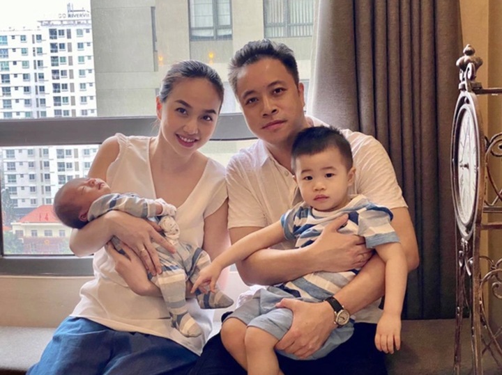 10 năm hôn nhân của 'đạo diễn trăm tỷ' Victor Vũ và bà xã hoa khôi Tây Đô- Ảnh 2.