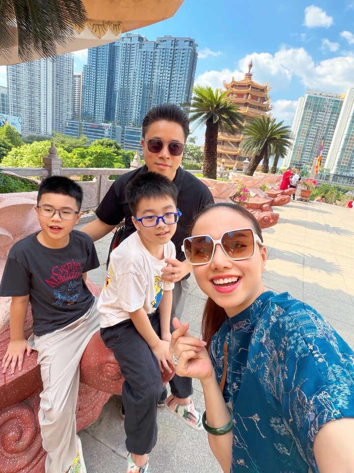 10 năm hôn nhân của 'đạo diễn trăm tỷ' Victor Vũ và bà xã hoa khôi Tây Đô- Ảnh 9.