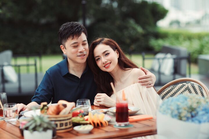 10 năm hôn nhân của 'đạo diễn trăm tỷ' Victor Vũ và bà xã hoa khôi Tây Đô- Ảnh 6.