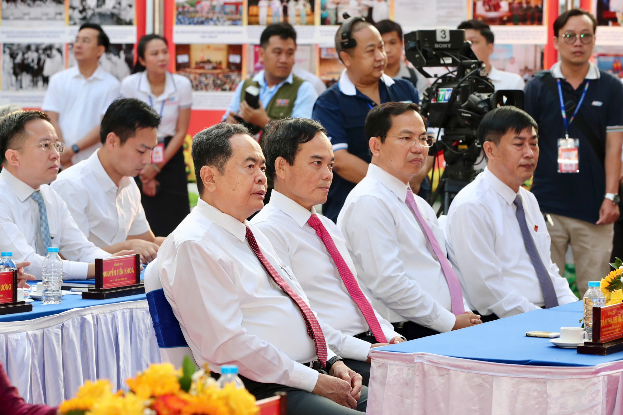 Hình ảnh lãnh đạo, nguyên lãnh đạo Đảng, nhà nước, TPHCM đi bầu cử - Ảnh 1.