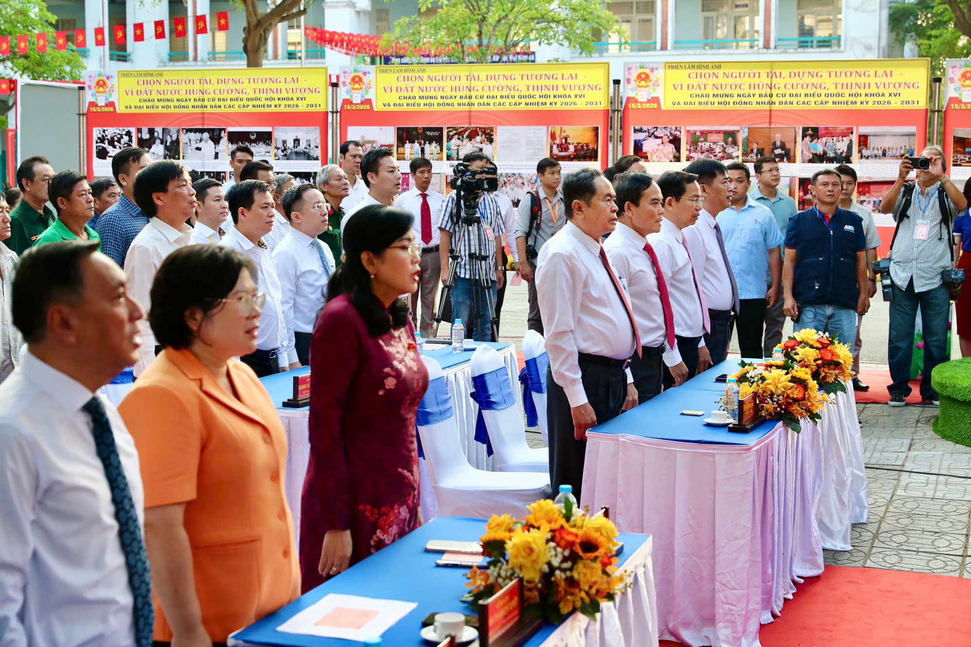 Hình ảnh lãnh đạo, nguyên lãnh đạo Đảng, nhà nước, TPHCM đi bầu cử - Ảnh 2.