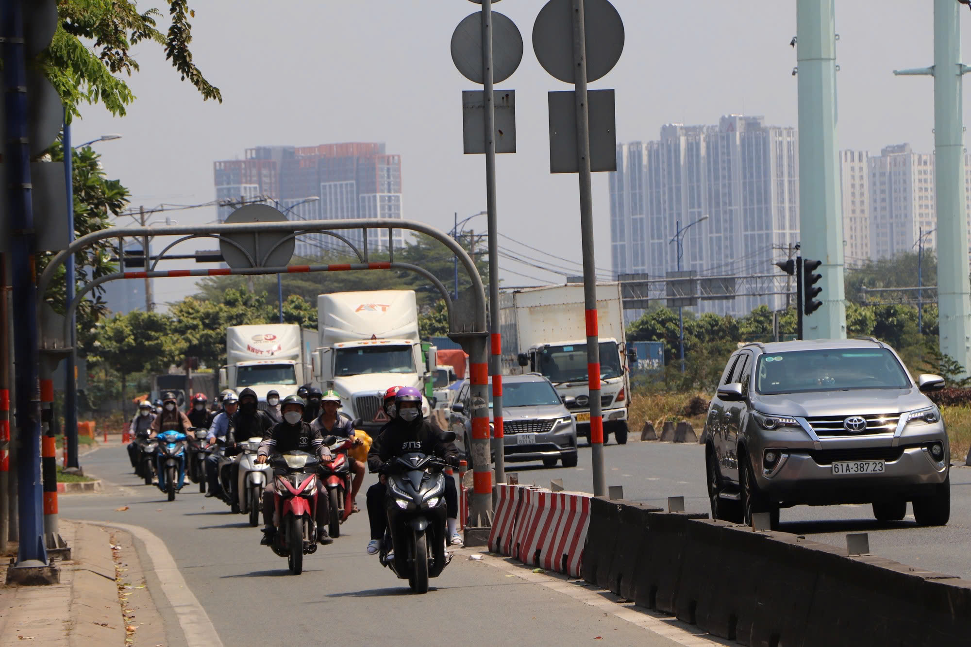 Người dân chú ý khi lưu thông qua đường Đồng Văn Cống vào tháng 3-2026 - Ảnh 1.