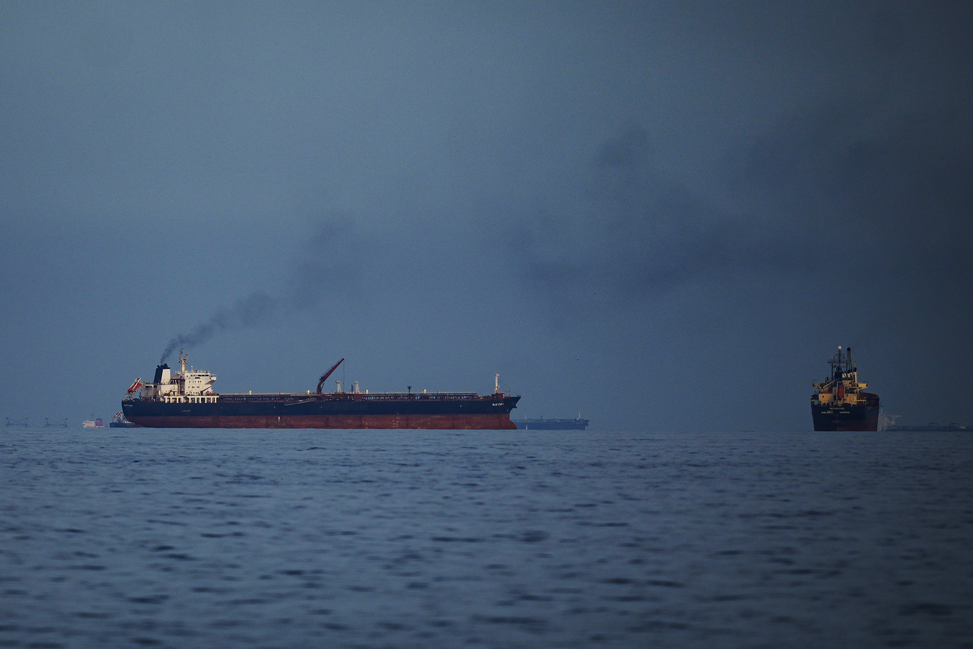 Chiến dịch hộ tống qua "vùng tử địa" cho tàu dầu và kịch bản Mỹ "sa lầy" nếu đổ bộ Iran- Ảnh 1. Chiến dịch hộ tống qua "vùng tử địa" cho tàu dầu và kịch bản Mỹ "sa lầy" nếu đổ bộ Iran- Ảnh 1.