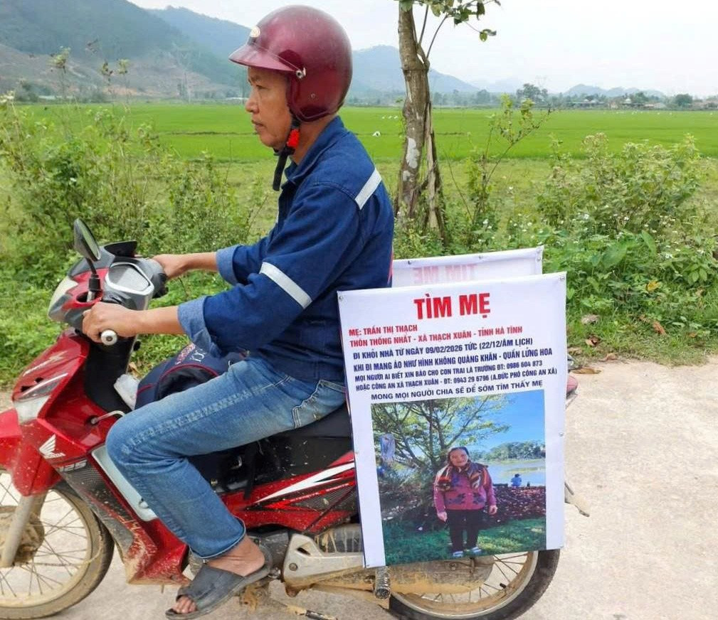Mẹ mất tích, con trai dán thông báo lên xe máy rong ruổi tìm kiếm- Ảnh 2.