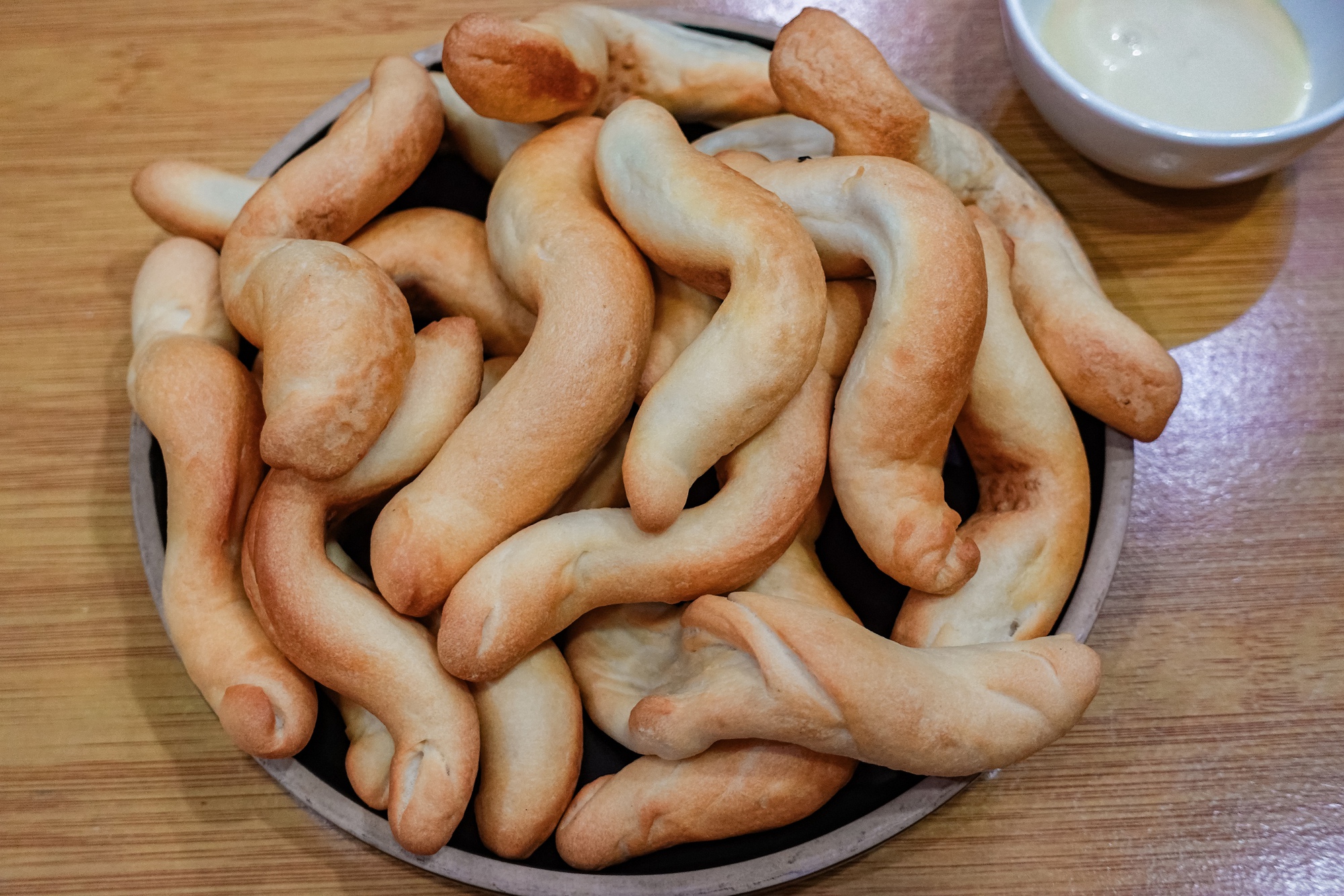 Khách xếp hàng như mua vàng, loại bánh mì "oằn tà là vằn" ở Hải Phòng có gì mà hot đến vậy?- Ảnh 9.