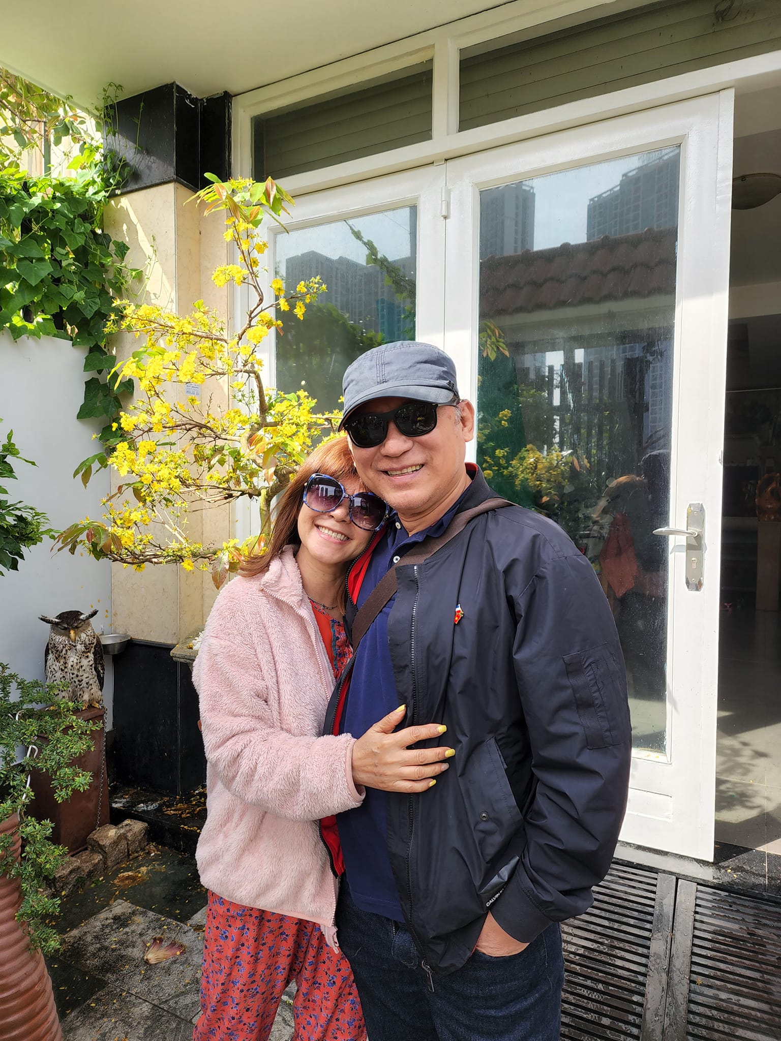 "Ông hoàng nhạc đỏ" nổi tiếng miền Nam: Mặn nồng bên vợ diễn viên, có cả nhà phố lẫn biệt thự 3000m2- Ảnh 6.