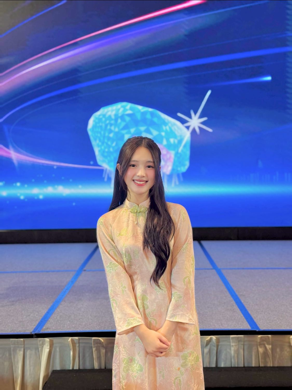 CLIP: Về Bắc Ninh thăm nhà Phương Anh (Chu Pal) trong câu chuyện “bố lái xe tải, cô gái 22 tuổi trúng tuyển Thạc sĩ Harvard”- Ảnh 1.