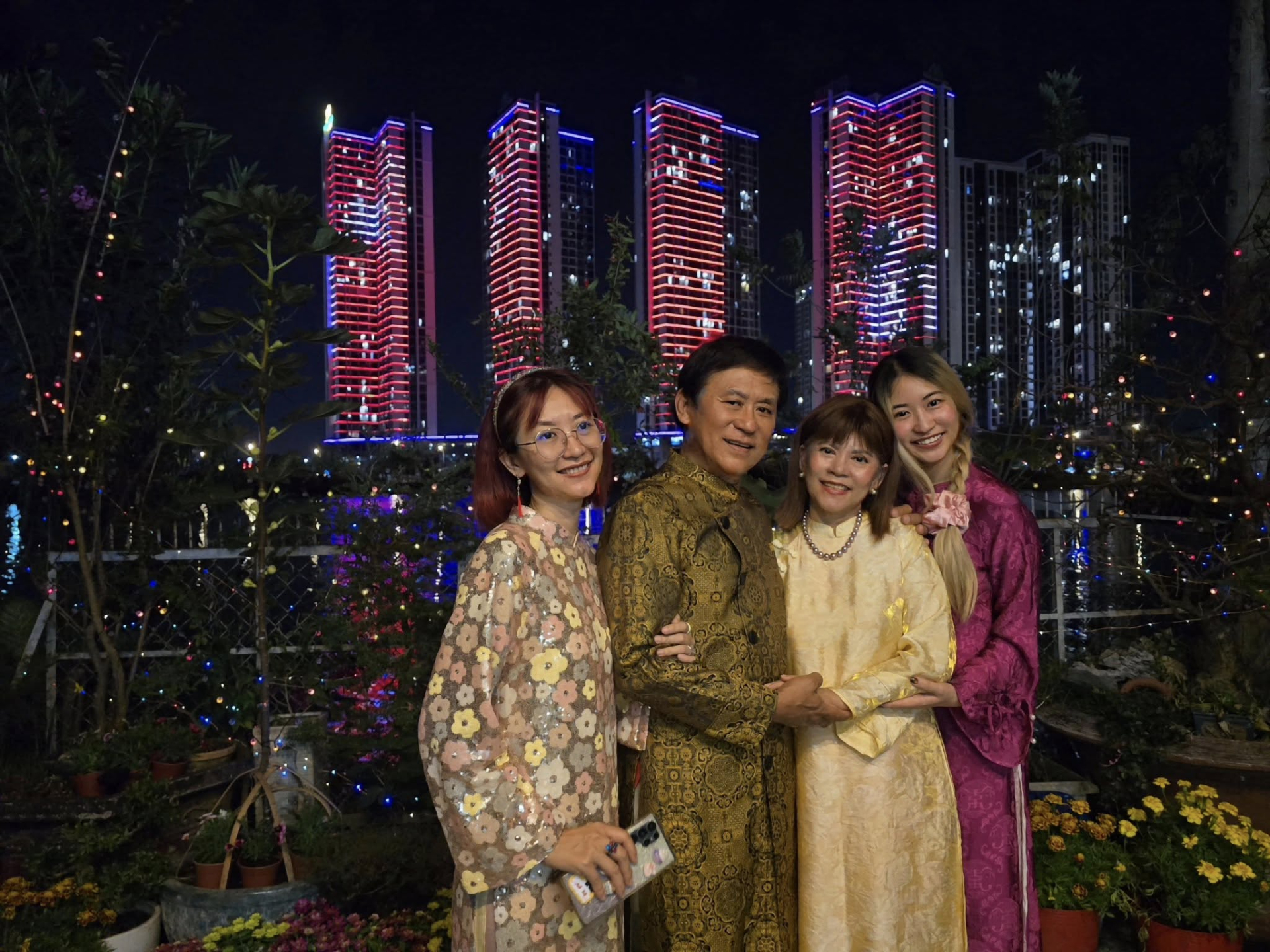 "Ông hoàng nhạc đỏ" nổi tiếng miền Nam: Mặn nồng bên vợ diễn viên, có cả nhà phố lẫn biệt thự 3000m2- Ảnh 5.