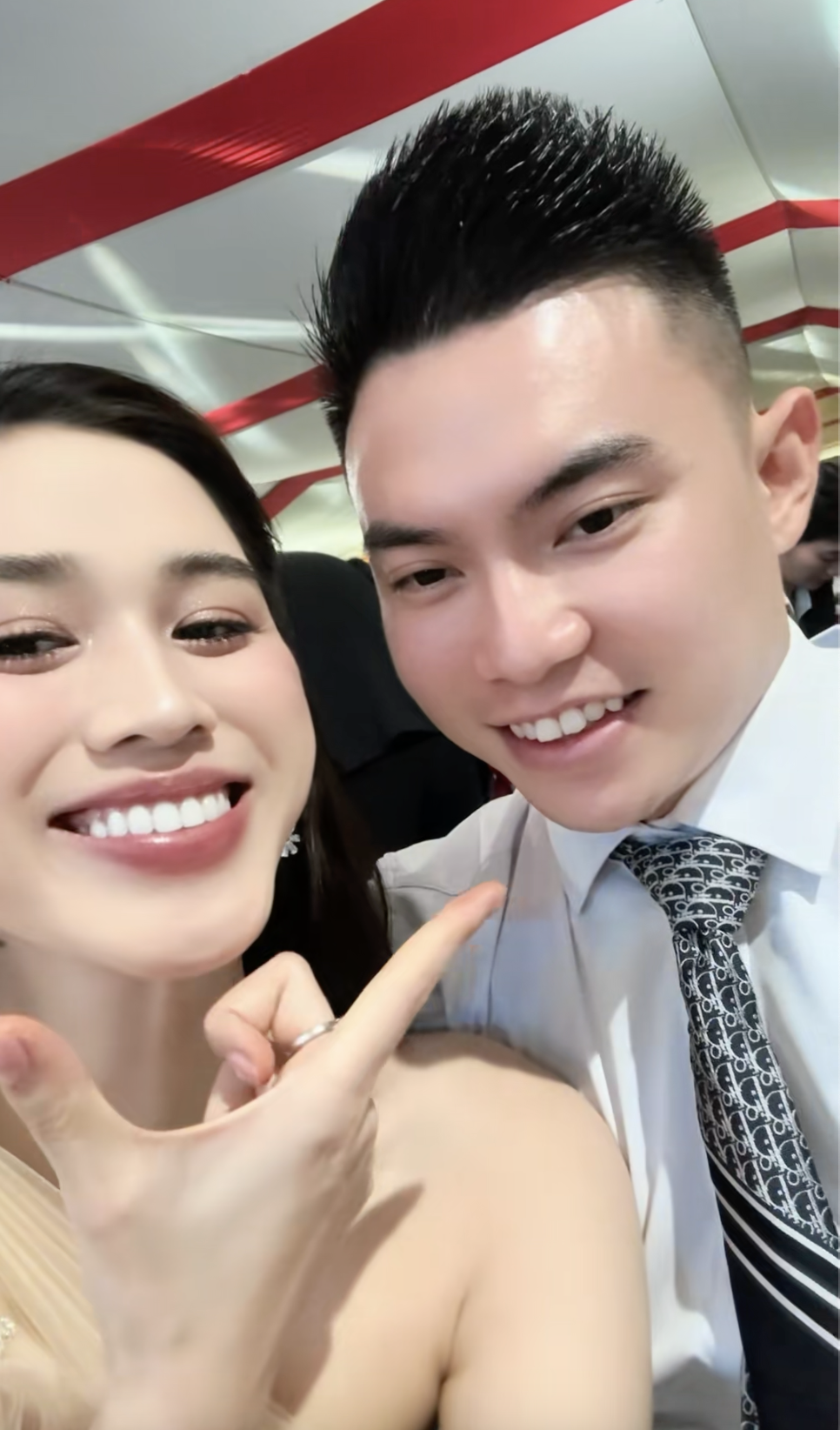 Vóc dáng Hoa hậu Đỗ Hà qua ảnh "team qua đường" giữa lúc vướng tin bầu bí - Ảnh 5.