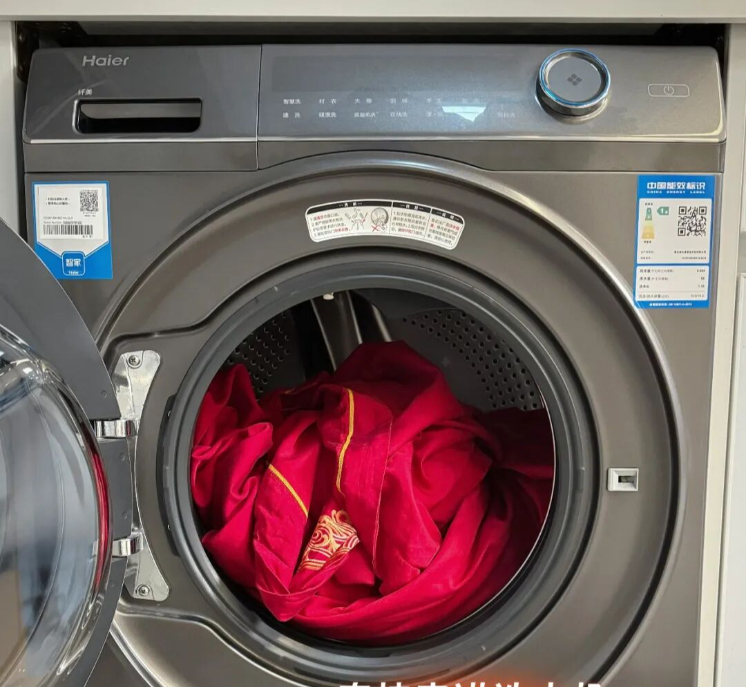 Sống hơn 30 năm tôi mới biết 6 cách dùng máy giặt cửa trước đúng chuẩn: Quần áo sạch hơn, không còn mùi và tiết kiệm điện nước rõ rệt - Ảnh 2.