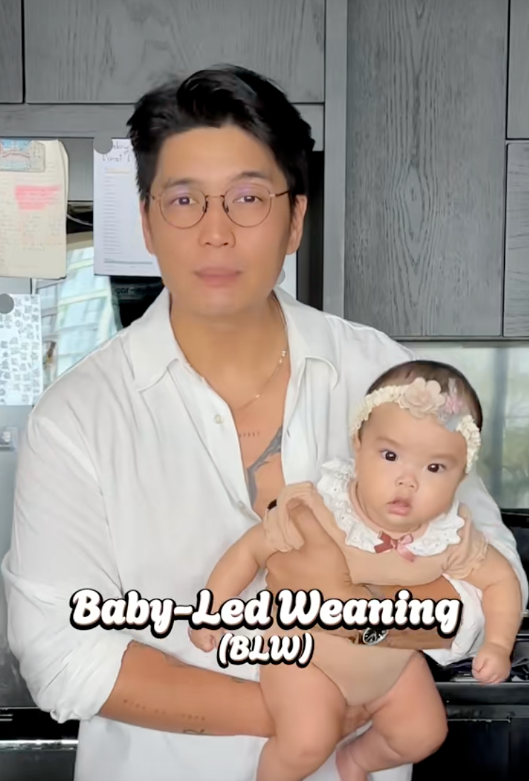 Bố bỉm Huy Trần nấu ăn dặm cho bé Gạo, ái nữ háu ăn đến mức đòi miếng khoai tây vừa hấp xong, khiến ai cũng bật cười- Ảnh 2.