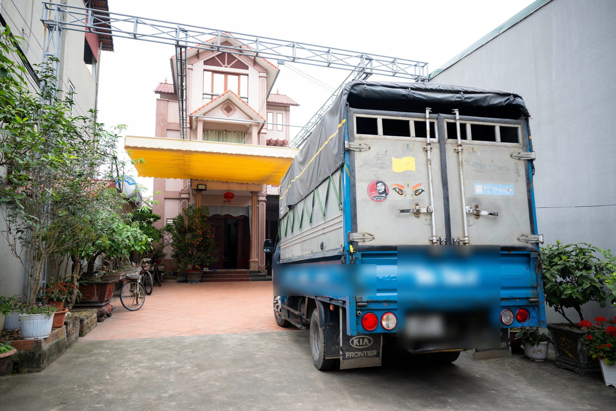 CLIP: Về Bắc Ninh thăm nhà Phương Anh (Chu Pal) trong câu chuyện “bố lái xe tải, cô gái 22 tuổi trúng tuyển Thạc sĩ Harvard”- Ảnh 2.