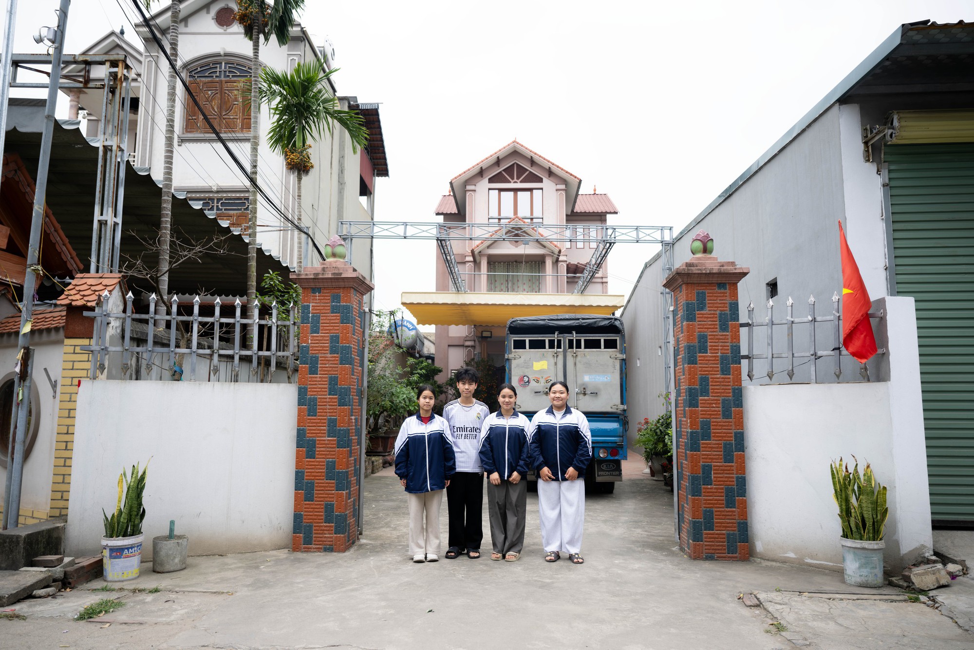 CLIP: Về Bắc Ninh thăm nhà Phương Anh (Chu Pal) trong câu chuyện “bố lái xe tải, cô gái 22 tuổi trúng tuyển Thạc sĩ Harvard”- Ảnh 4.