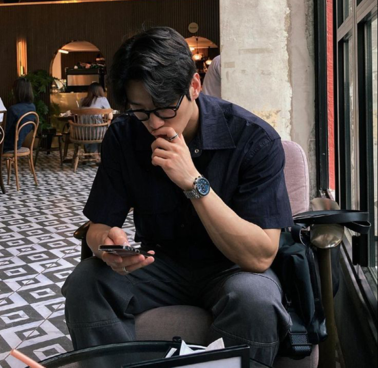 Tuổi 33 thấy bản thân bình thường đến kém cỏi, thu nhập 35 triệu không cách nào tăng thêm: Tâm sự khiến nhiều người rưng rưng - Ảnh 1.