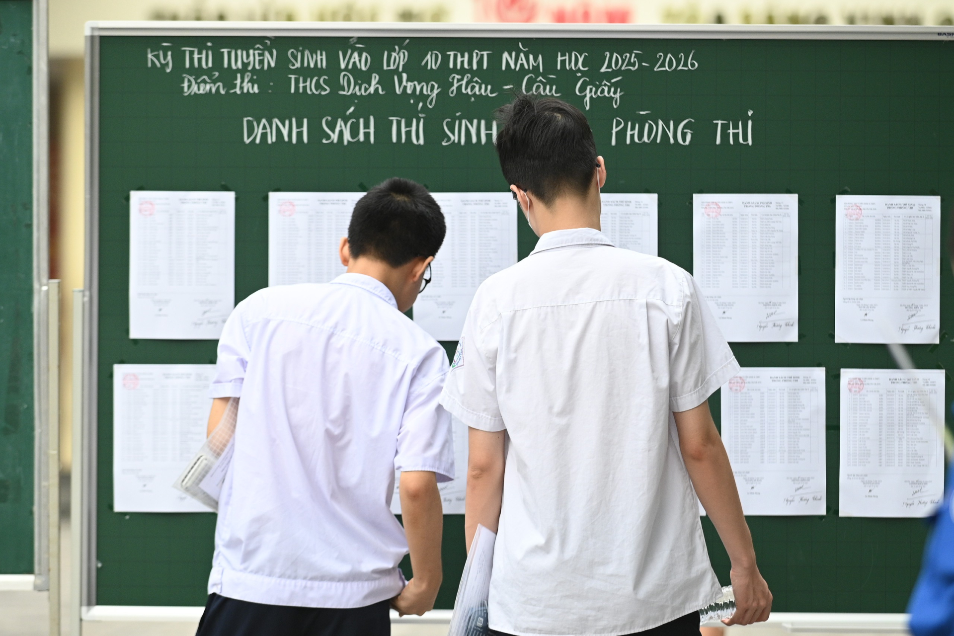 Năm nay Hà Nội có 147.000 học sinh tốt nghiệp THCS nhưng chỉ có 88.000 suất học công lập- Ảnh 1.