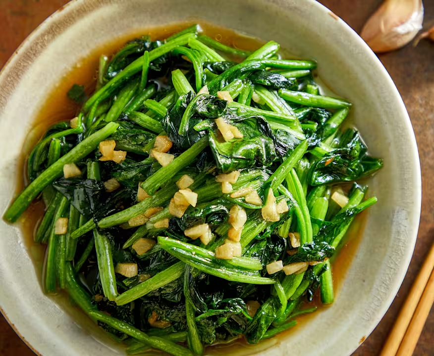 Loại rau được ví như “mỹ phẩm tự nhiên”, giúp da sáng, giảm tàn nhang, dưỡng tóc đen và bóng hơn, chợ Việt bán rất rẻ - Ảnh 2.