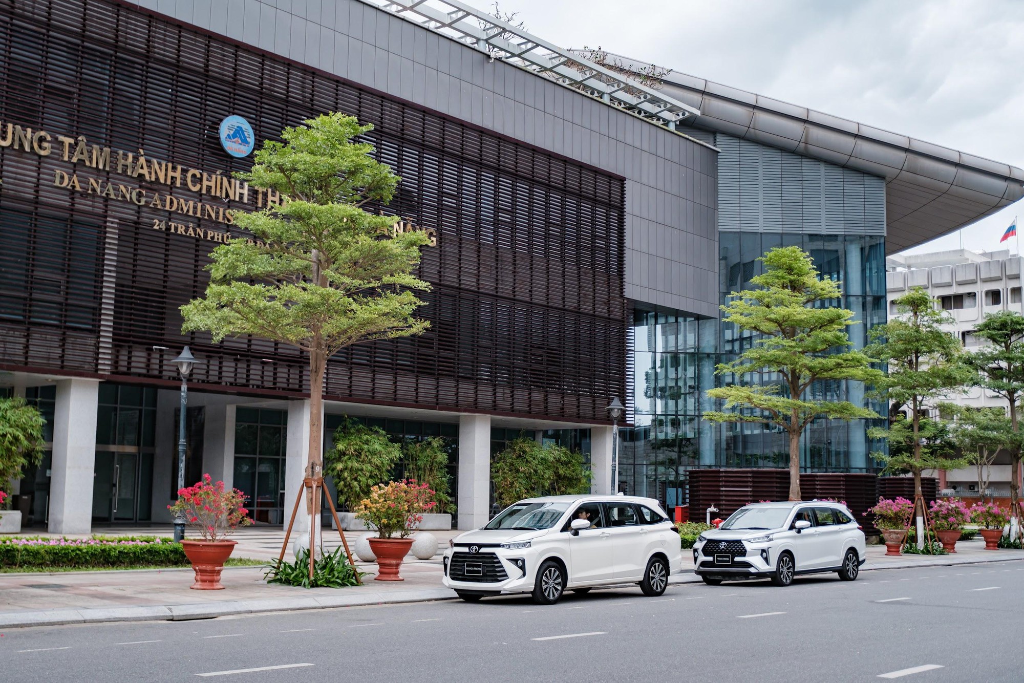 Bài toán kinh tế có lợi cho khách hàng mua xe Toyota trong tháng 3, tiết kiệm gần 70 triệu đồng - Ảnh 2. Bài toán kinh tế có lợi cho khách hàng mua xe Toyota trong tháng 3, tiết kiệm gần 70 triệu đồng - Ảnh 2.