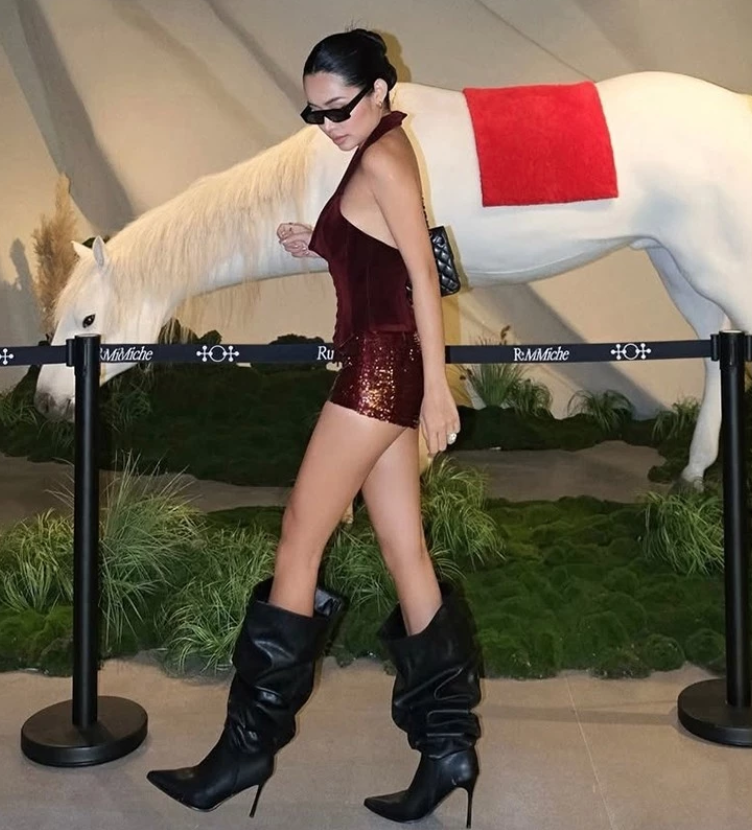 Style “gái phố” của Phương Ly: da nâu, váy ngắn và vibe cool-girl cuốn cực - Ảnh 28.