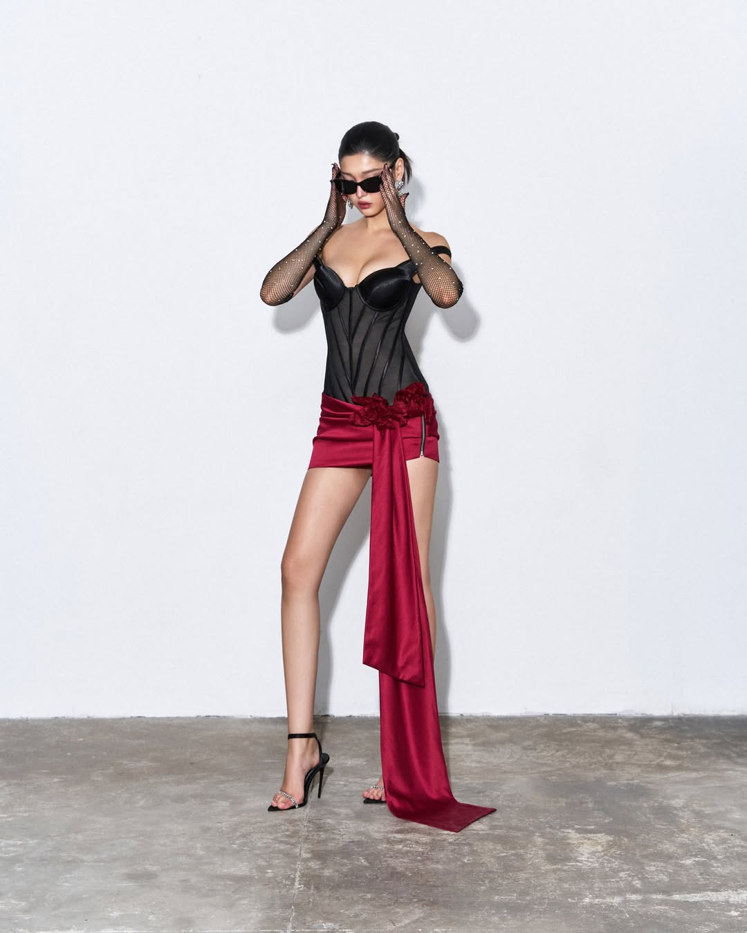 Style “gái phố” của Phương Ly: da nâu, váy ngắn và vibe cool-girl cuốn cực - Ảnh 24.