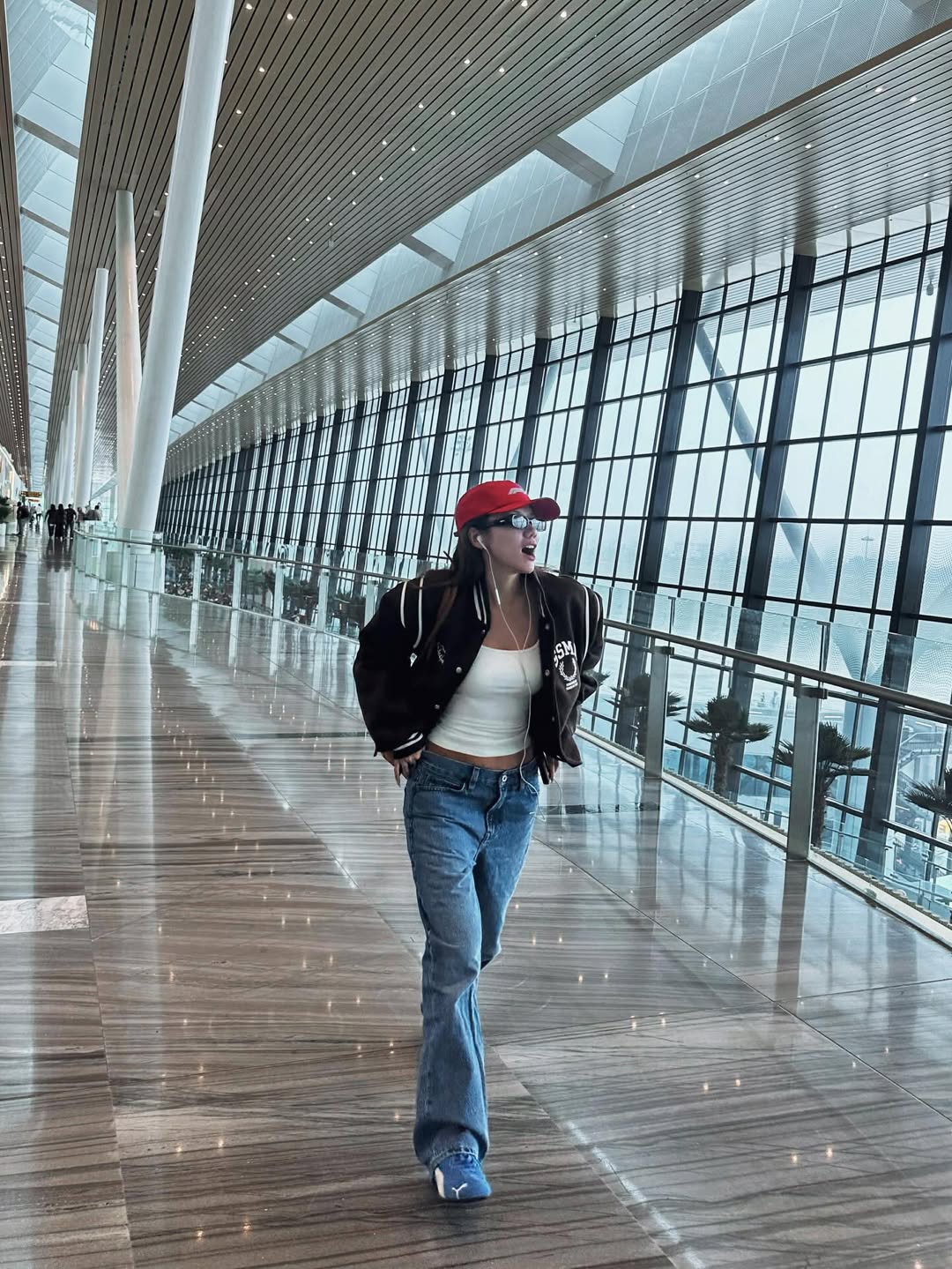 Style “gái phố” của Phương Ly: da nâu, váy ngắn và vibe cool-girl cuốn cực - Ảnh 8.