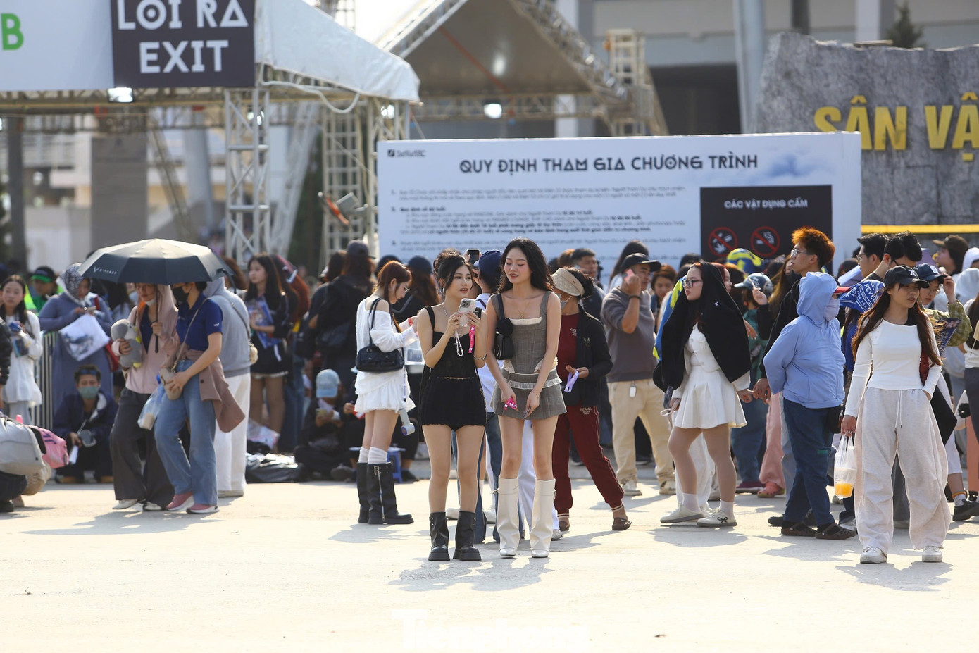 Biển người đổ về Mỹ Đình- Ảnh 1.