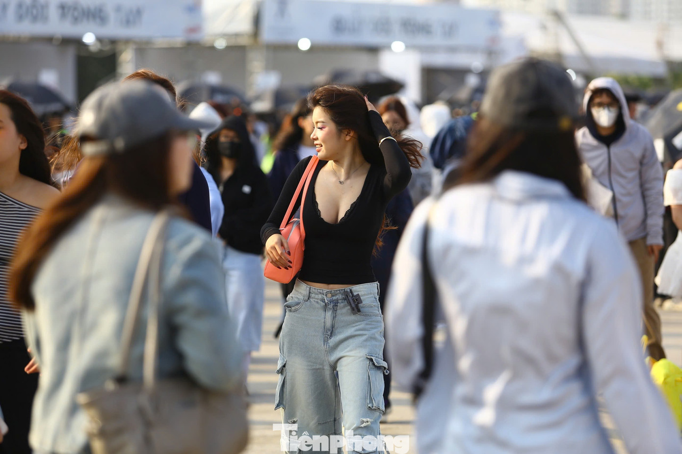 Biển người đổ về Mỹ Đình- Ảnh 6.