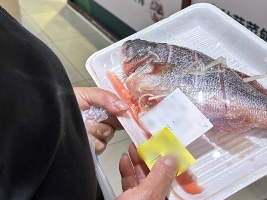 Sau 8h tối, siêu thị là thiên đường: “Không phải ban ngày không mua nổi, mà ban đêm mới thật sự đáng tiền”- Ảnh 2.