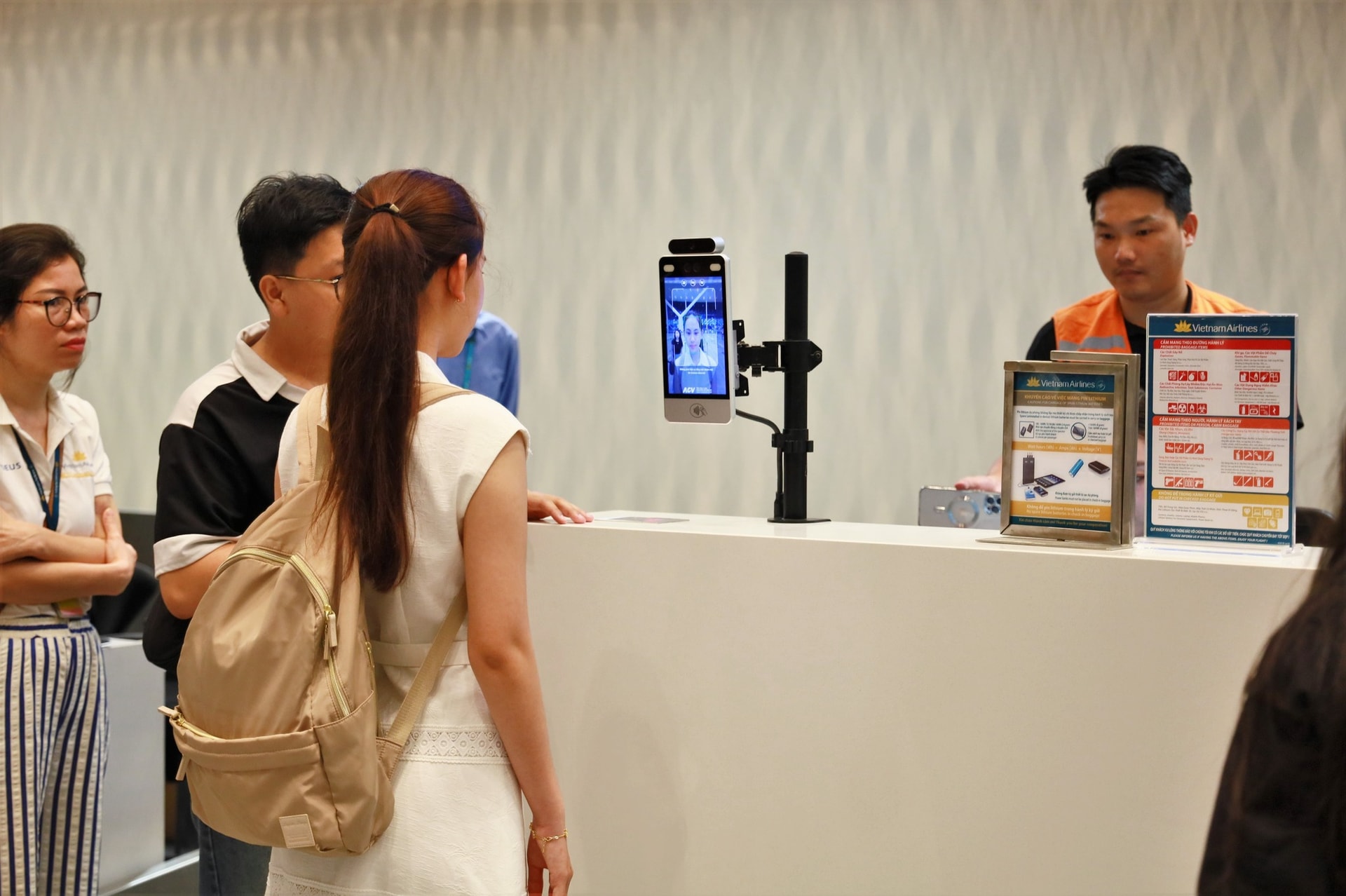 Vietjet Air hướng dẫn cách check-in online qua VNeID nhanh nhất- Ảnh 1.