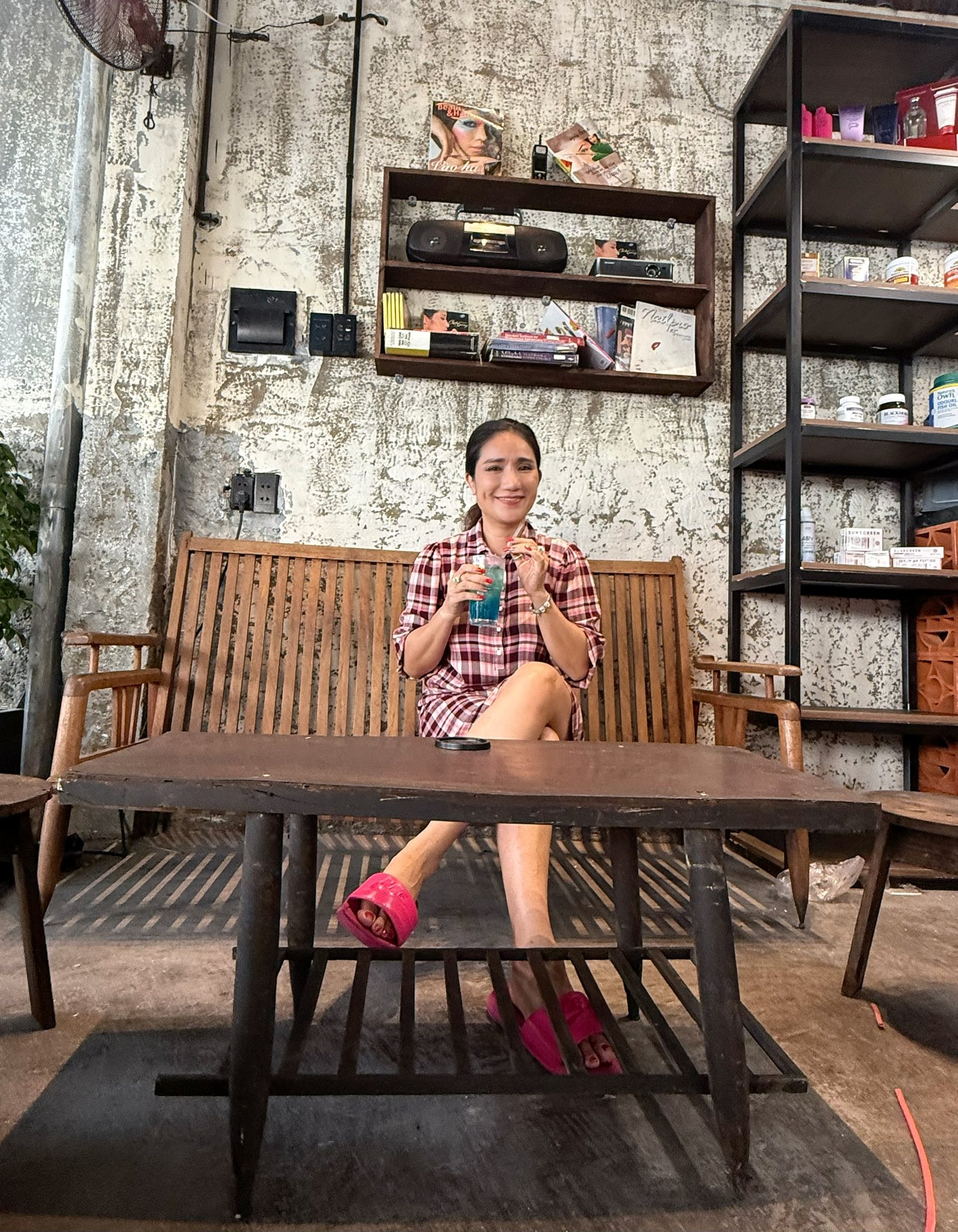 Cận cảnh nơi bán cafe 25 nghìn một ly ở Gò Vấp của mẹ đơn thân là NSƯT nổi tiếng miền Nam một thời - Ảnh 3.