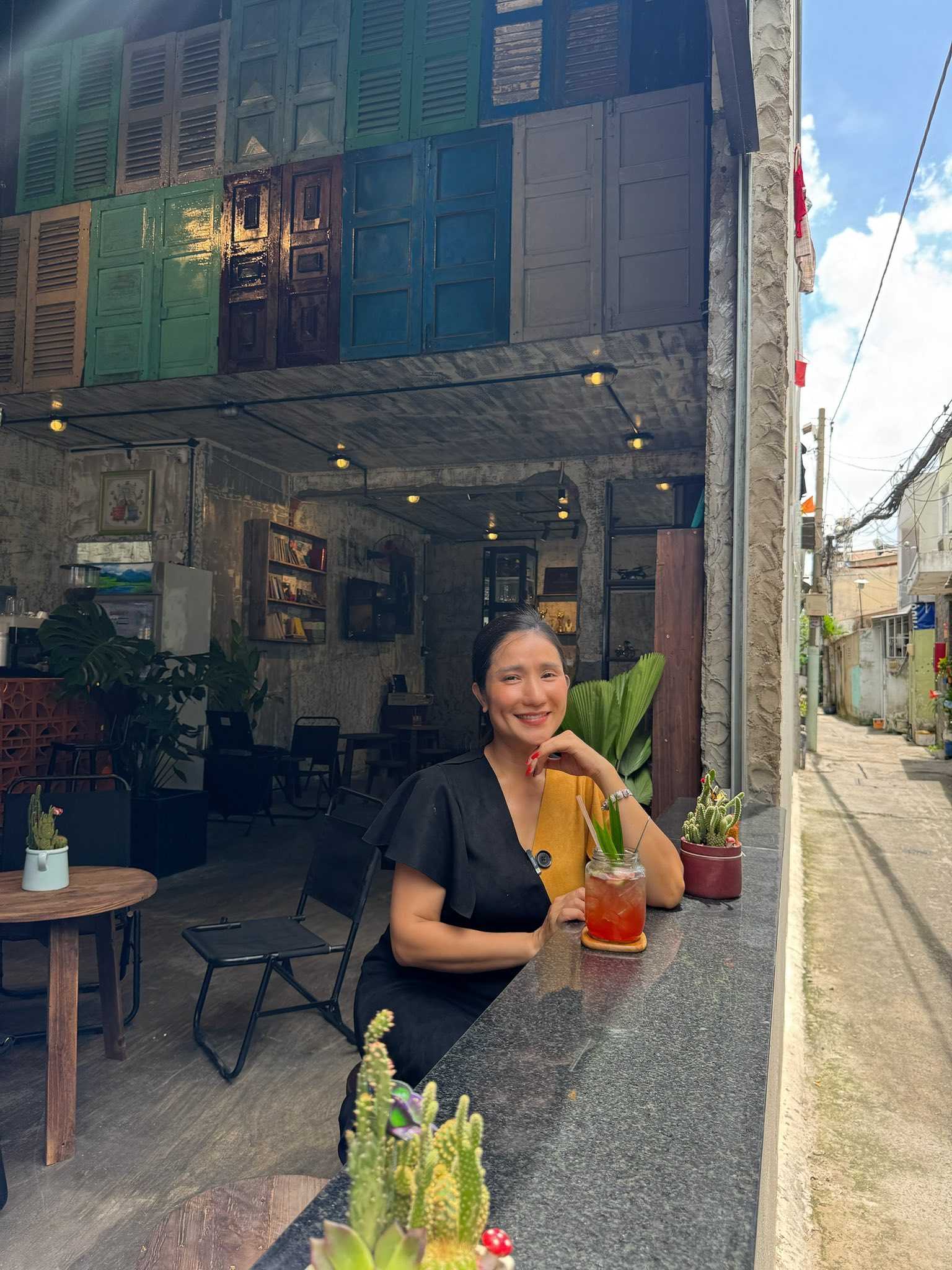 Cận cảnh nơi bán cafe 25 nghìn một ly ở Gò Vấp của mẹ đơn thân là NSƯT nổi tiếng miền Nam một thời - Ảnh 6.