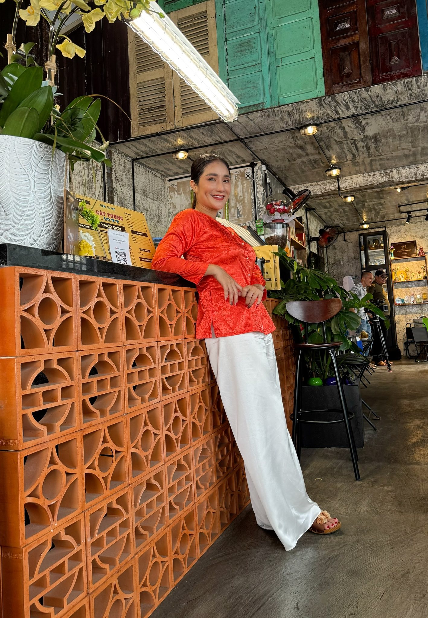 Cận cảnh nơi bán cafe 25 nghìn một ly ở Gò Vấp của mẹ đơn thân là NSƯT nổi tiếng miền Nam một thời - Ảnh 5.